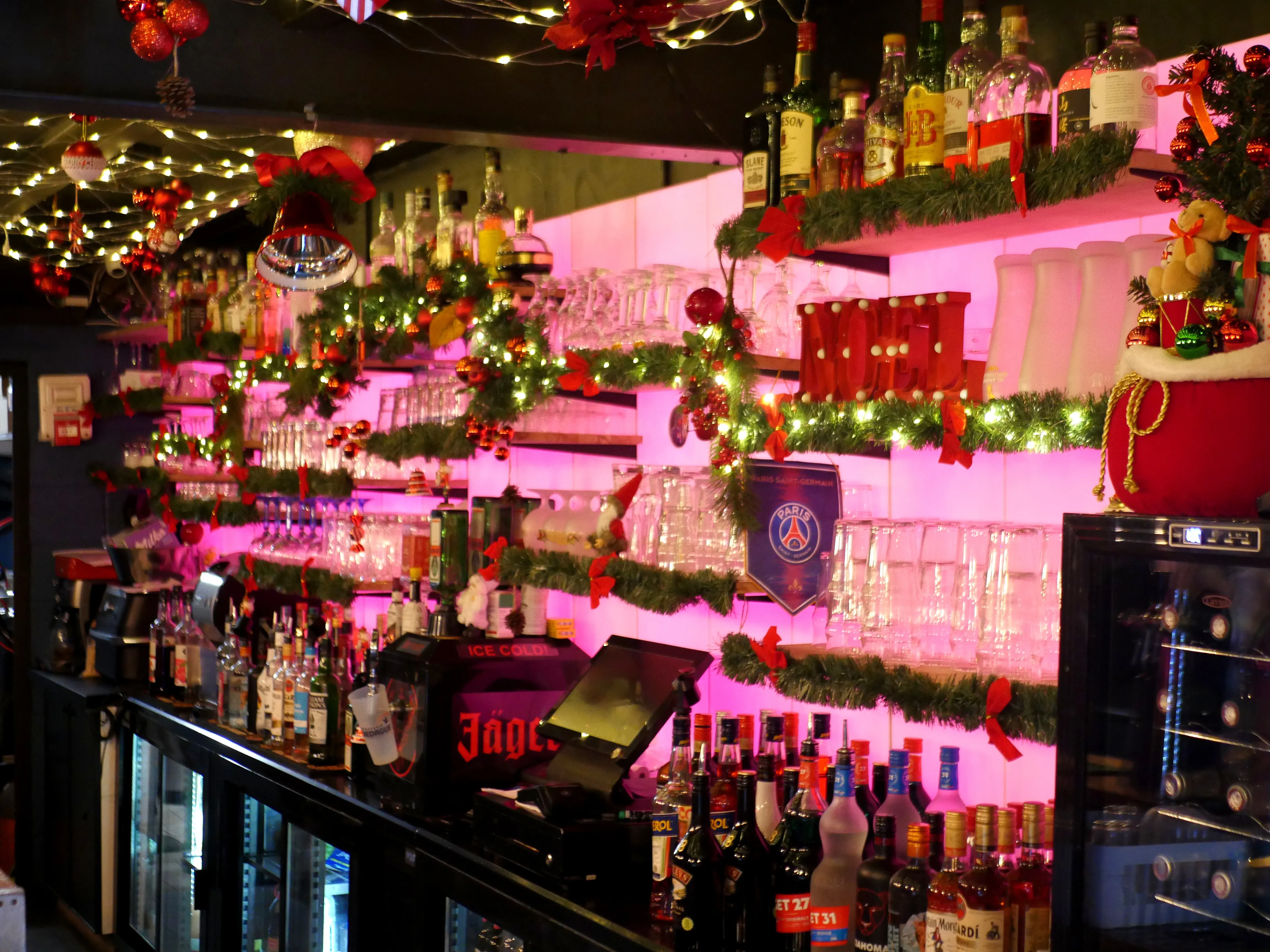 L’ENGLISH PUB BRILLE POUR NOËL