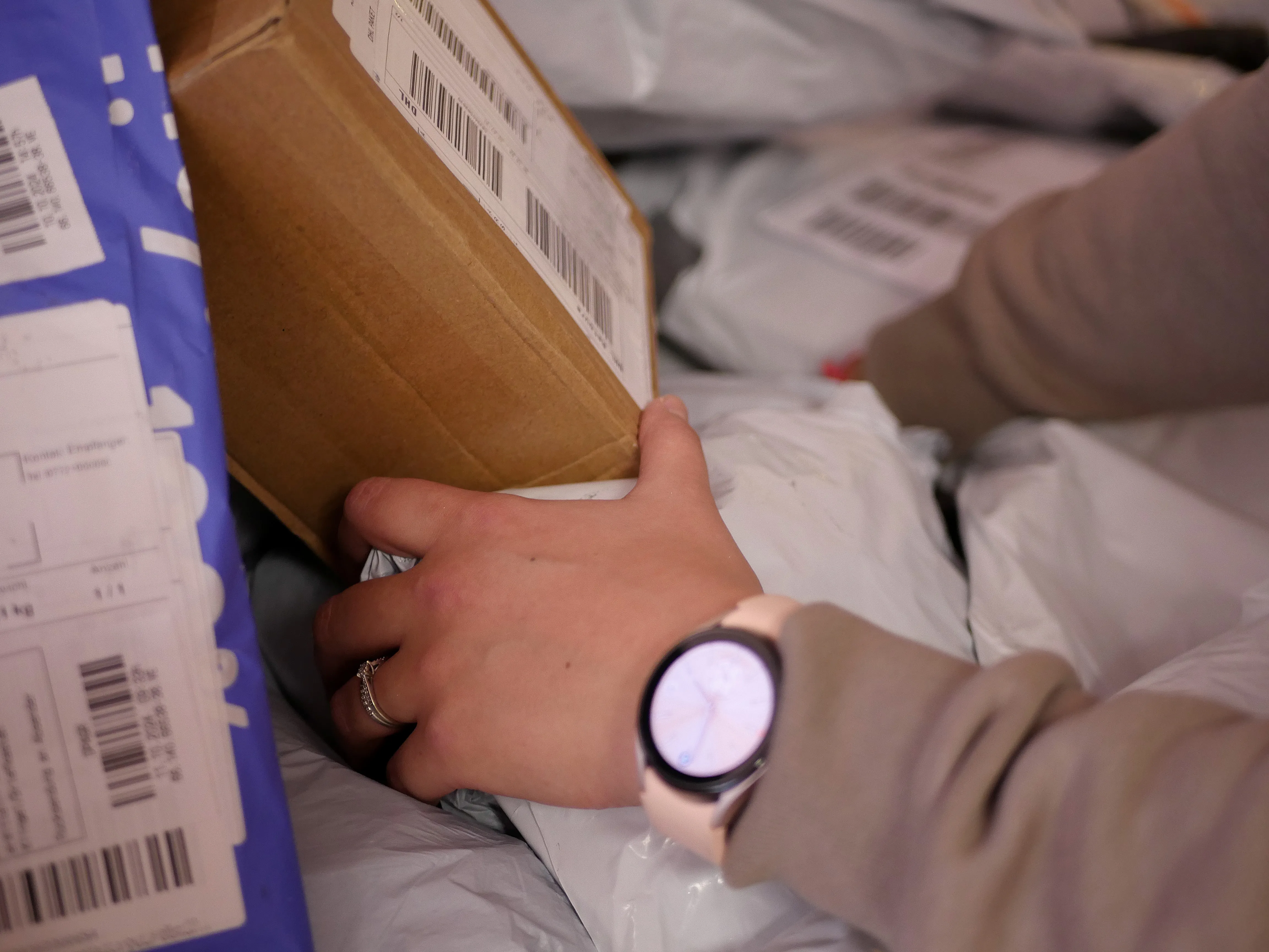 DES SURPRISES ET DES COLIS