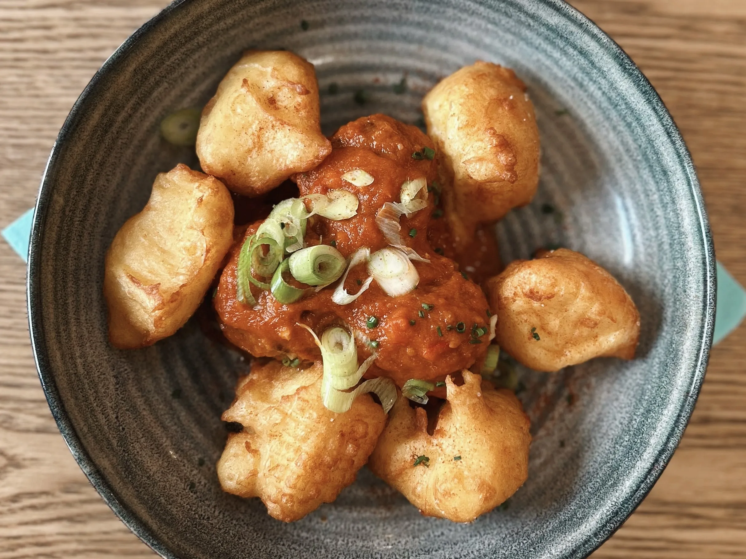 Restaurant convivial, fait maison et ambiance unique chez Grimp’A Bloc